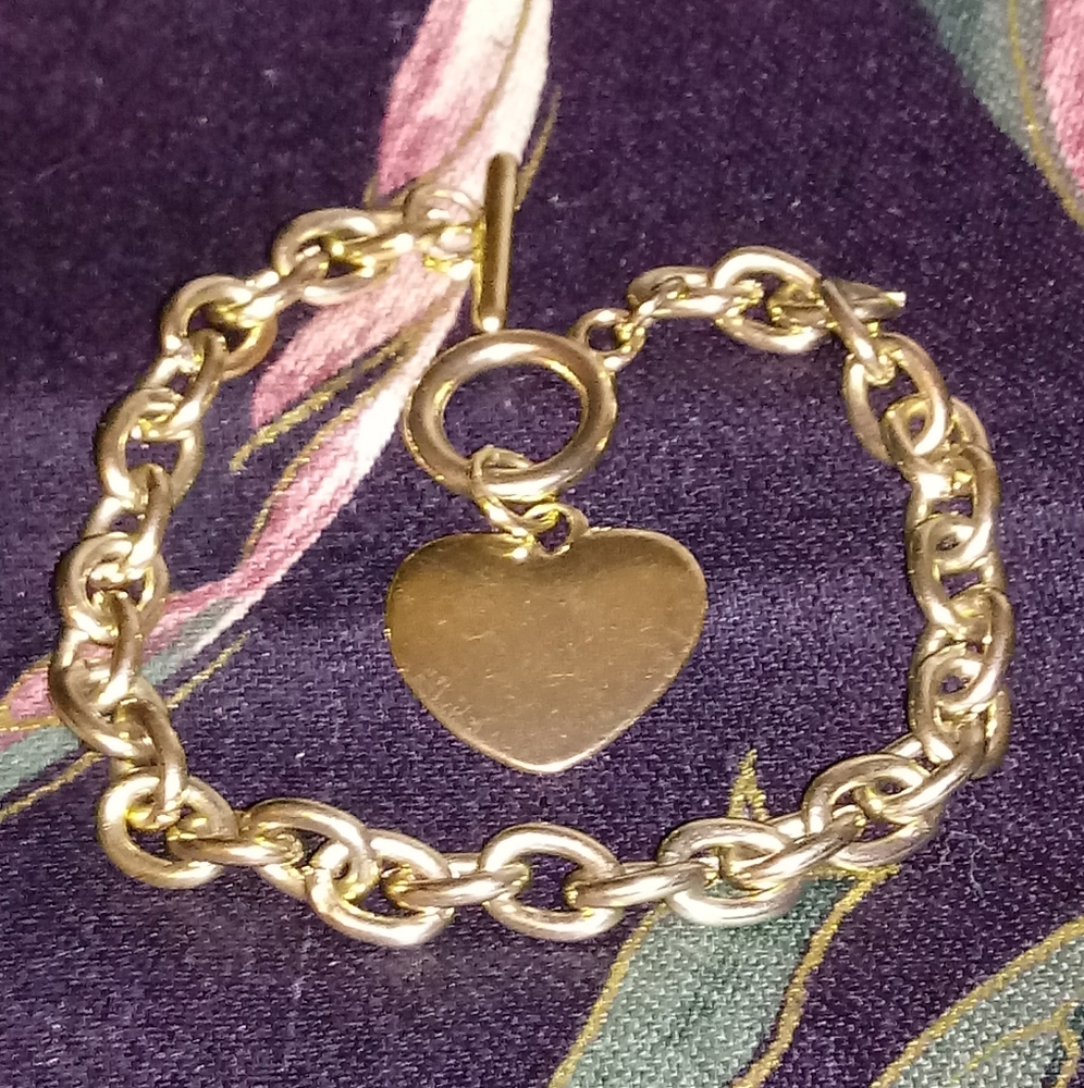 Gold Link Bracelet with Heart Charm - Picture 2 of 9